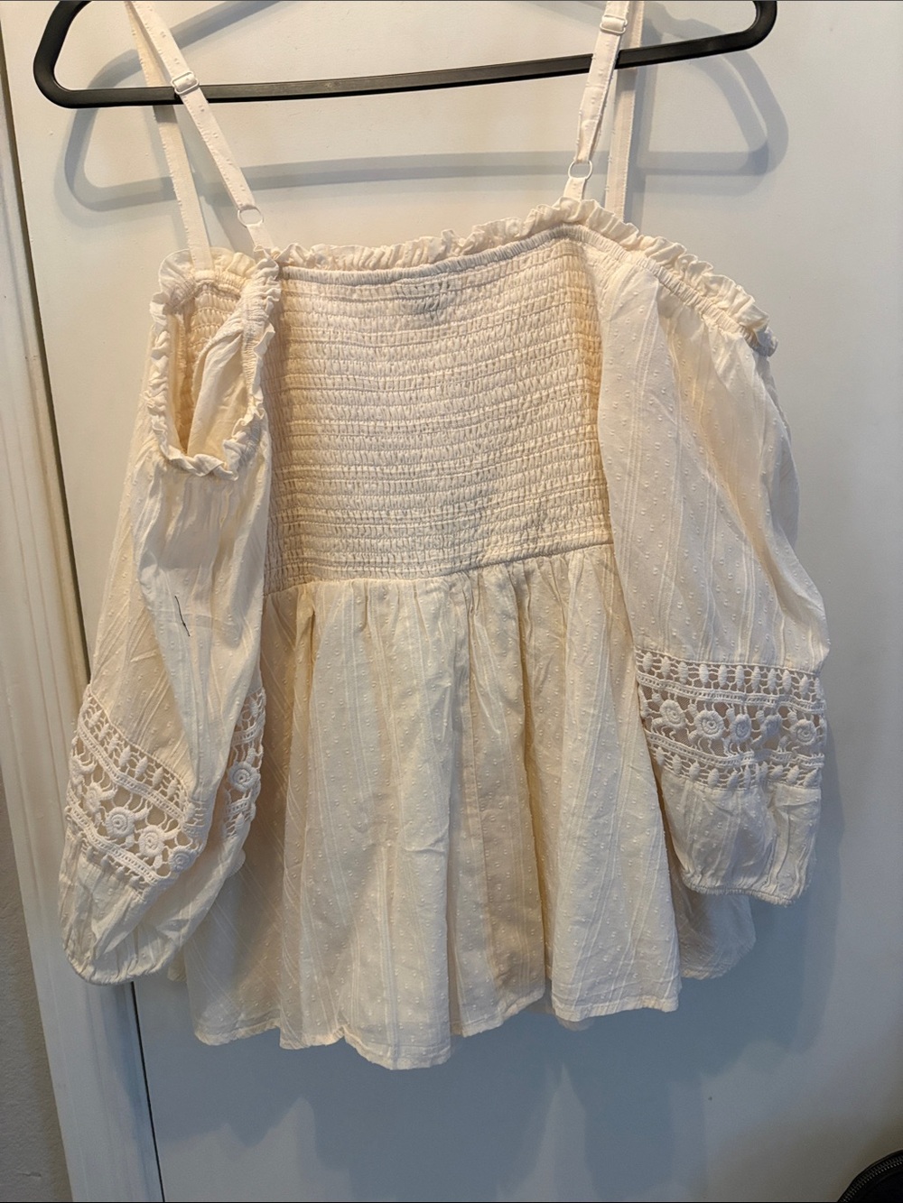 Torrid NWOT Cream Off-Shoulder Peasant Cottagecore top w/ Lace Trim Size 2 Boho - Picture 7 of 7